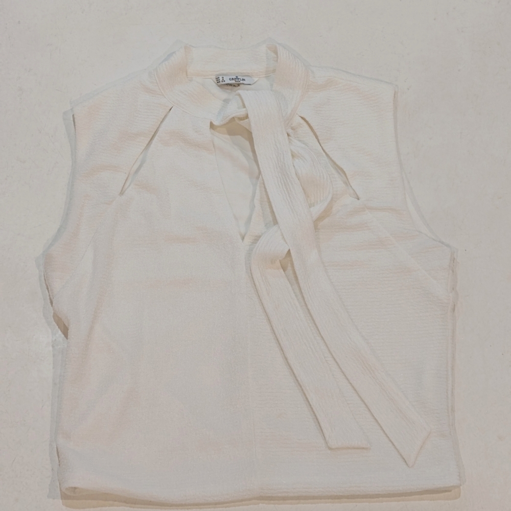 Grifflin Paris Elegant White Sleeveless Top With Neck Tie